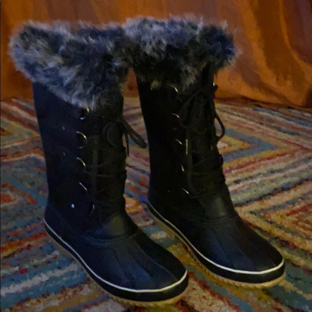 Women’s Snow Boot, size 8, Black, by Weeboo, NEW